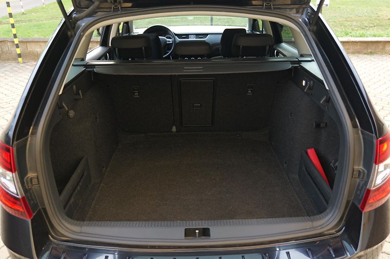 Škoda Octavia 1.4 TSI 110 kW DSG Tažné CarPl - fotka 32 z 34