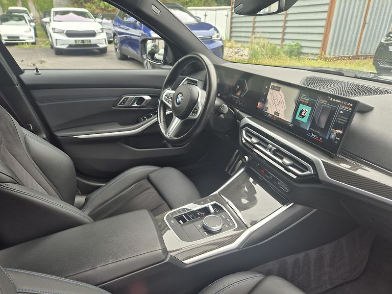 BMW Řada 3 TOURING 330D M SPORT 210kw 19A - fotka 41 z 50