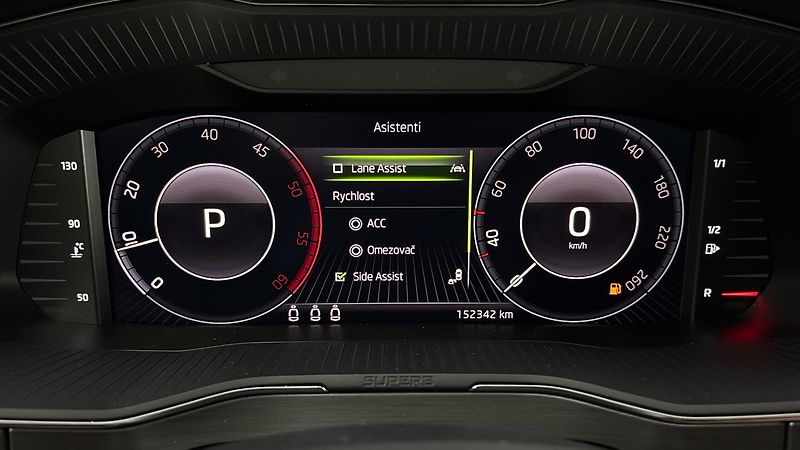 Škoda Superb 2.0 TDI DSG 4x4 Scout Combi - fotka 10 z 33