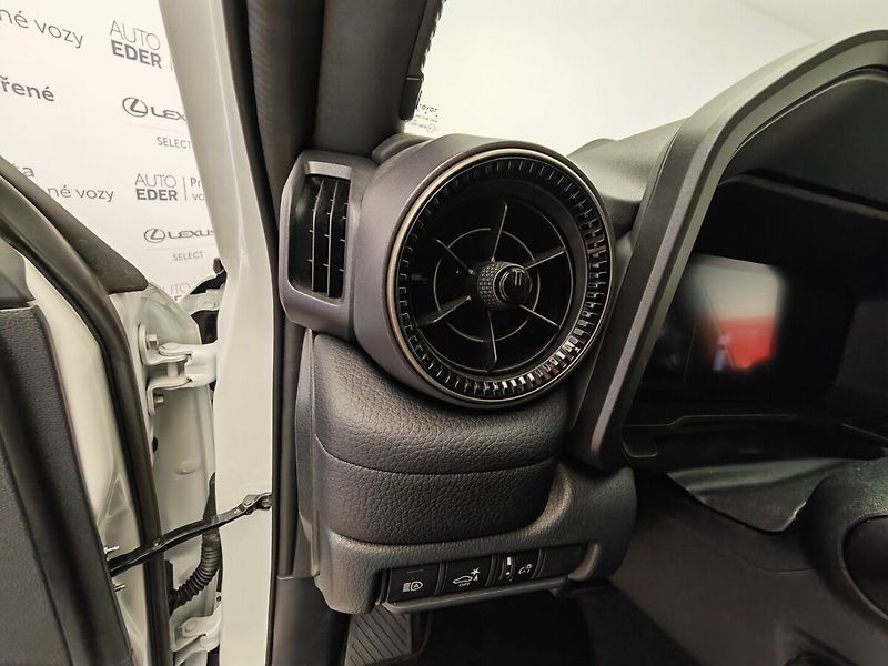 Toyota Land Cruiser 2.8 D-4D 204 k Executive AT - fotka 25 z 43