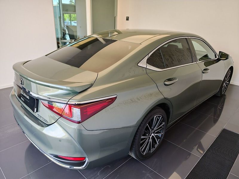 Lexus ES 300h Limited Edition - fotka 4 z 37