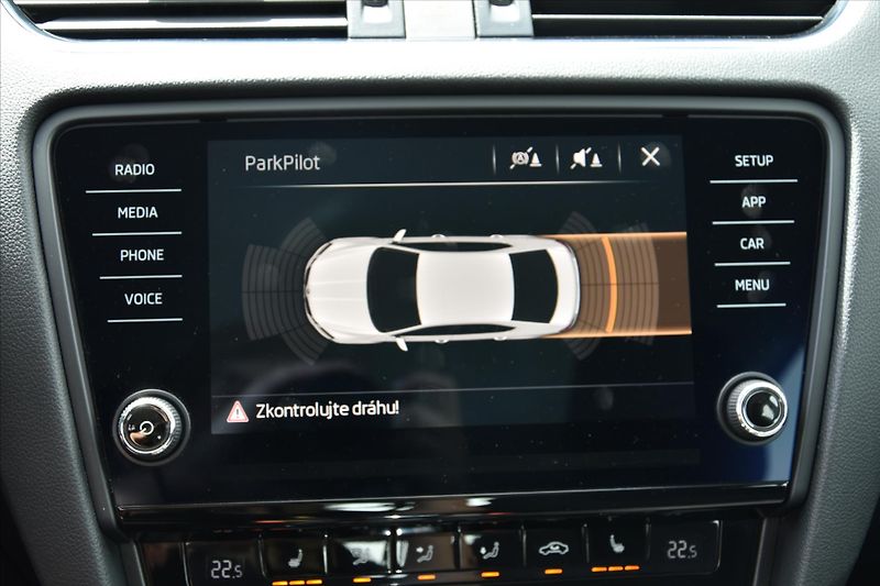 Škoda Octavia 1.6 TDI 85kW DSG STYLE ČR - fotka 21 z 24