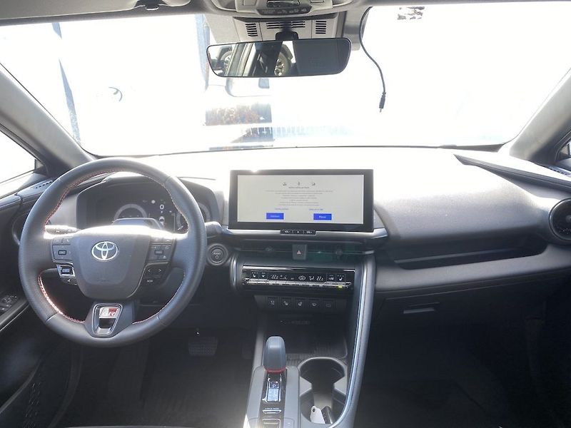 Toyota C-HR 2.0HEV, ČR, GR Sport, 4x4 - fotka 10 z 16
