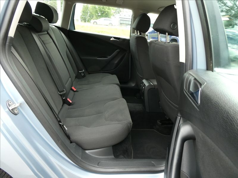 Volkswagen Passat 2,0 TDi 103kW Comfort,NAVI,TZ - fotka 21 z 38