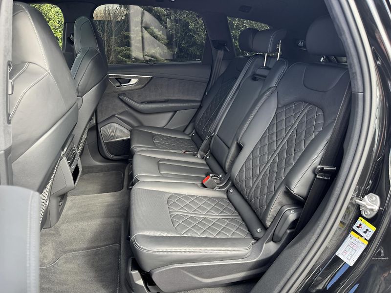 Audi SQ7 SQ7,373kw,7míst,ČR-1.maj. - fotka 18 z 51
