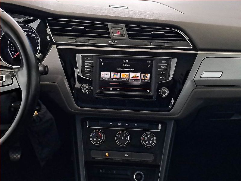 Volkswagen Touran (2015) 2.0 TDI, Navi, Park. senzory - fotka 11 z 15
