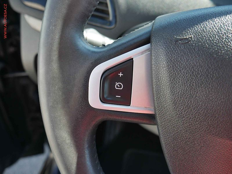 Renault Scénic (2011) 2.0i, AT, AC, park.asist - fotka 16 z 20