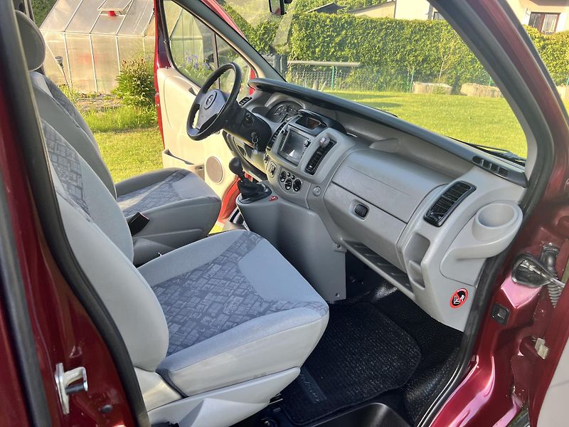 Opel Vivaro 1.9CDTI 74KW,5 MÍST,KLIMA,TZ - fotka 19 z 39