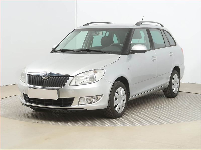 Škoda Fabia (2014) Ambiente 1.2 TSI, Serv.kniha - fotka 2 z 14