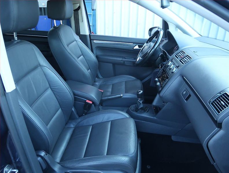 Volkswagen Touran (2013) 1.6 TDI, Tempomat - fotka 9 z 21
