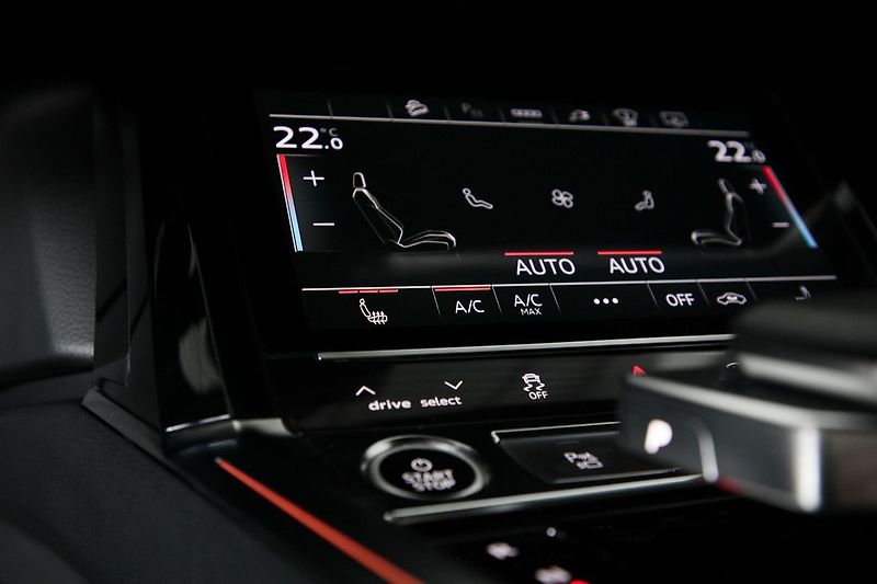 Audi e-tron 55 300kW SB BlackEdit ZÁRUKA - fotka 32 z 48