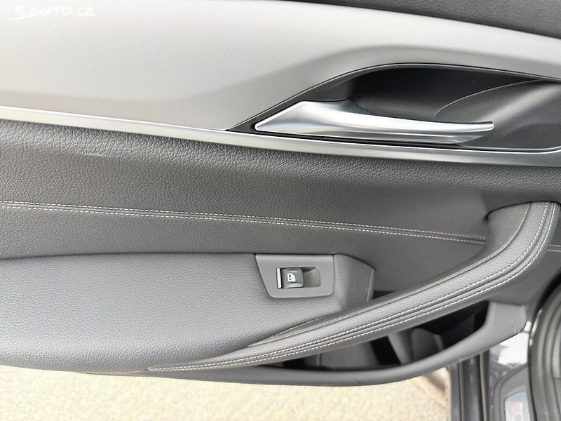 BMW Řada 5 520d XDRIVE 140kW - fotka 31 z 33