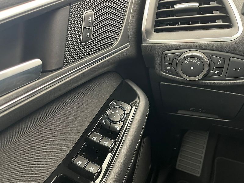 Ford S-MAX 2.5 Duratec HEV TITANIUM - fotka 22 z 64