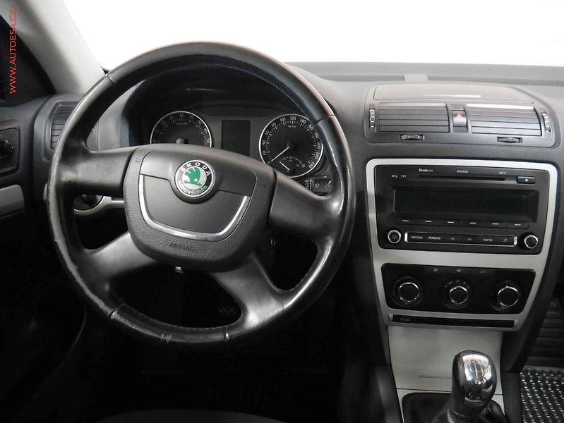 Škoda Octavia (2010) 1.9 TDI, ČR, AC, TZ, temp. - fotka 11 z 16