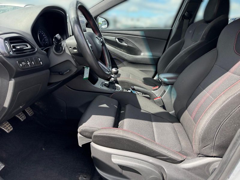 Hyundai i30 (2024) N LINE 1.5T-GDI 118kW CZ DPH - fotka 7 z 11