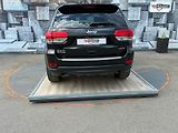 Jeep Grand Cherokee (2016) 3.0CRDi, 184KW, LIMITED, DPH - náhled 22