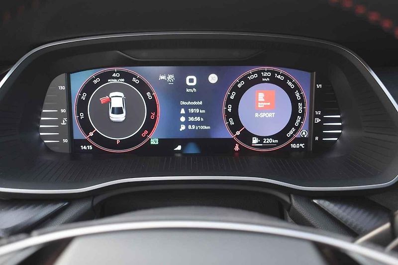 Auto si skvěle rozumí s táhlými zatáčkami
