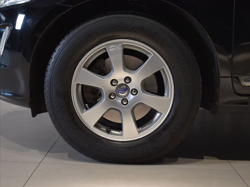 Volvo XC60 2,4 D4 SUMMUM - fotka 7 z 22