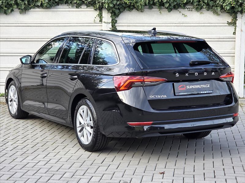 Škoda Octavia 2,0 TDi DSG Style First Editio - fotka 4 z 26