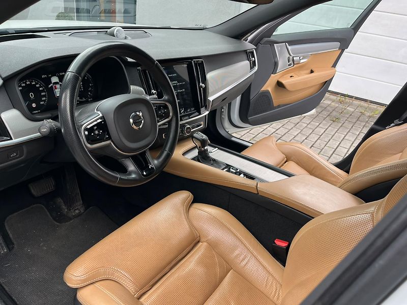 Volvo V90 2.0 D5 Cross Country AWD - fotka 11 z 18