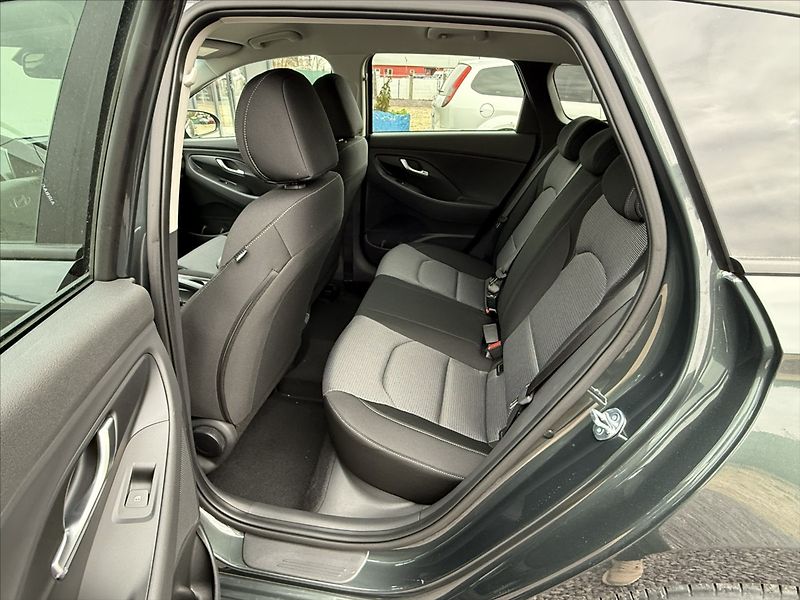 Hyundai i30 1,6 T-GDI 110kW DCT Go Czech - fotka 19 z 23