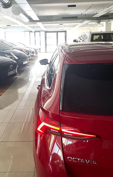 Škoda Octavia 2.0TDI DSG Style 4x4, ČR - fotka 28 z 33