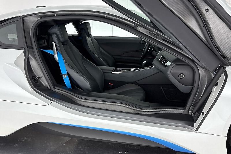 BMW i8 Coupé - fotka 12 z 34