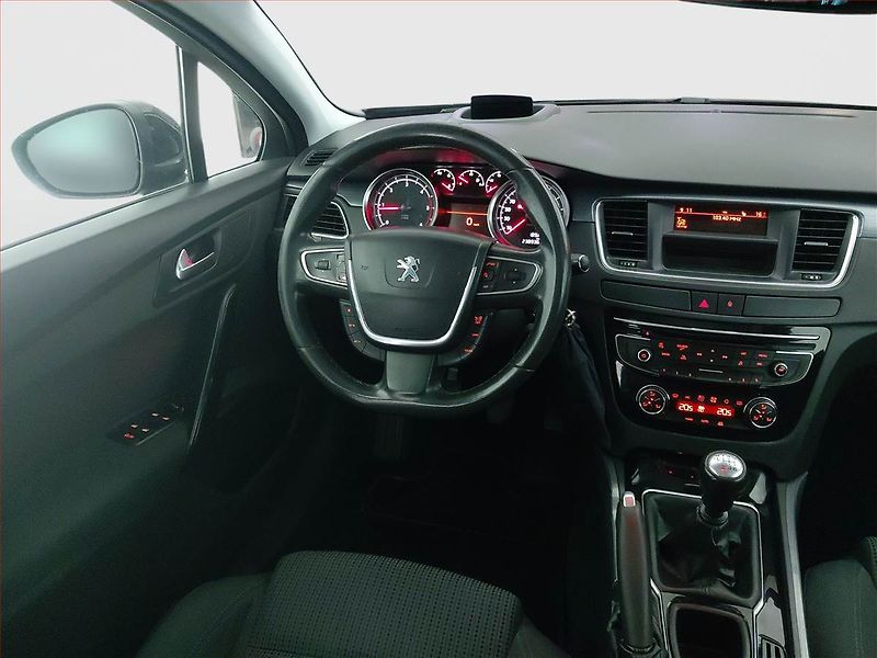 Peugeot 508 (2011) 2.0 HDi, Xenony, Tempomat - fotka 7 z 18