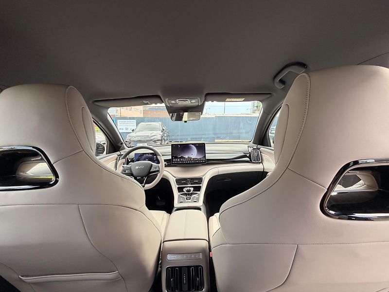 BYD Sealion 5 DM-i  (2025) Design demo - fotka 8 z 10