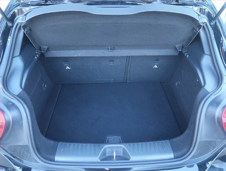 Mercedes-Benz Třídy A (2017) AMG line A 180, Kůže, Navi - fotka 14 z 15