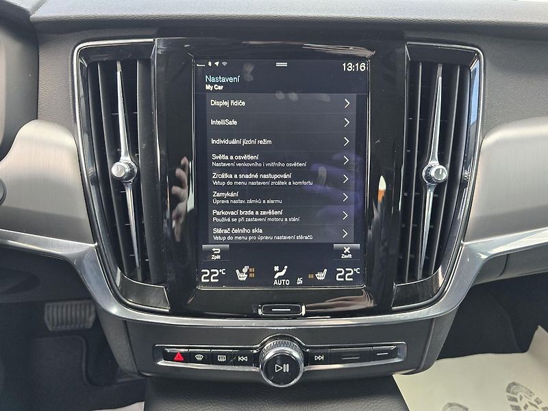 Volvo V90 D4 2,0 140kW 4x4 DPH MOMENTUM - fotka 36 z 45