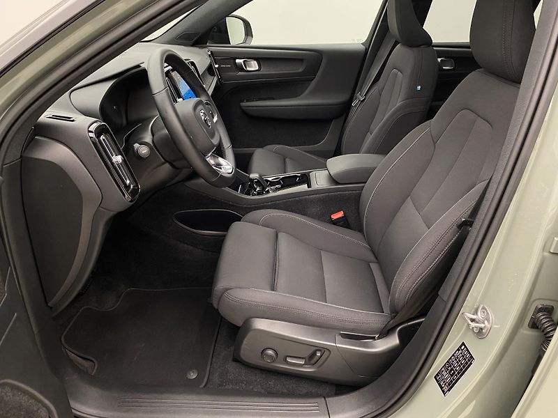 Volvo XC40 PURE ELECTRIC RECHARGE TWIN - fotka 3 z 58