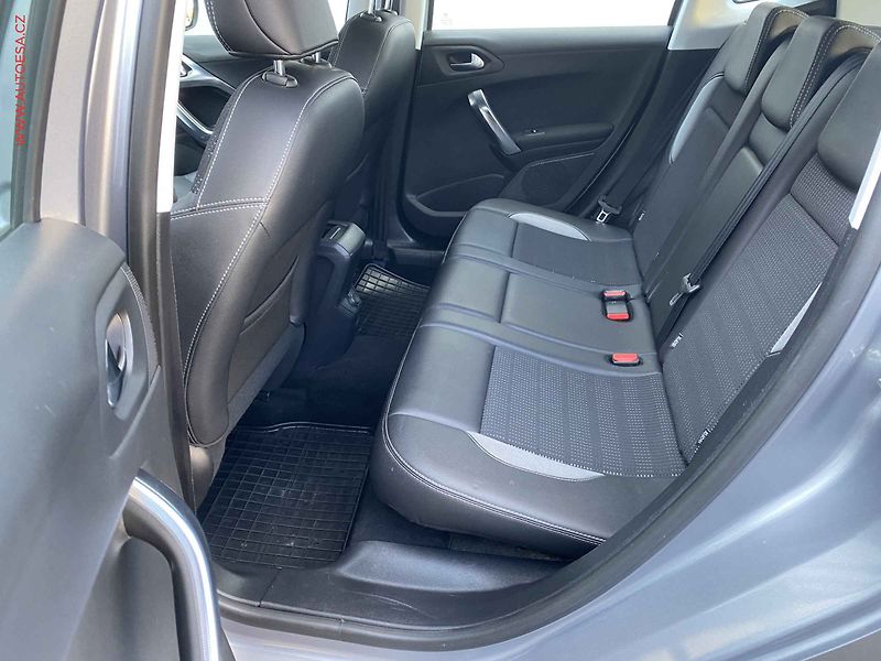 Peugeot 2008 (2014) 1.6VTi, AC, park.čidla - fotka 10 z 18