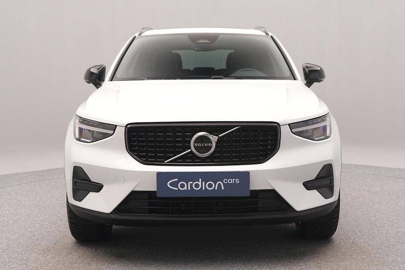 Volvo XC40 (2026) B3 AUT DARK PLUS - fotka 16 z 23