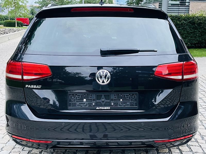Volkswagen Passat 2.0TDI AUTOMAT VÝHŘEV SENZORY - fotka 16 z 48
