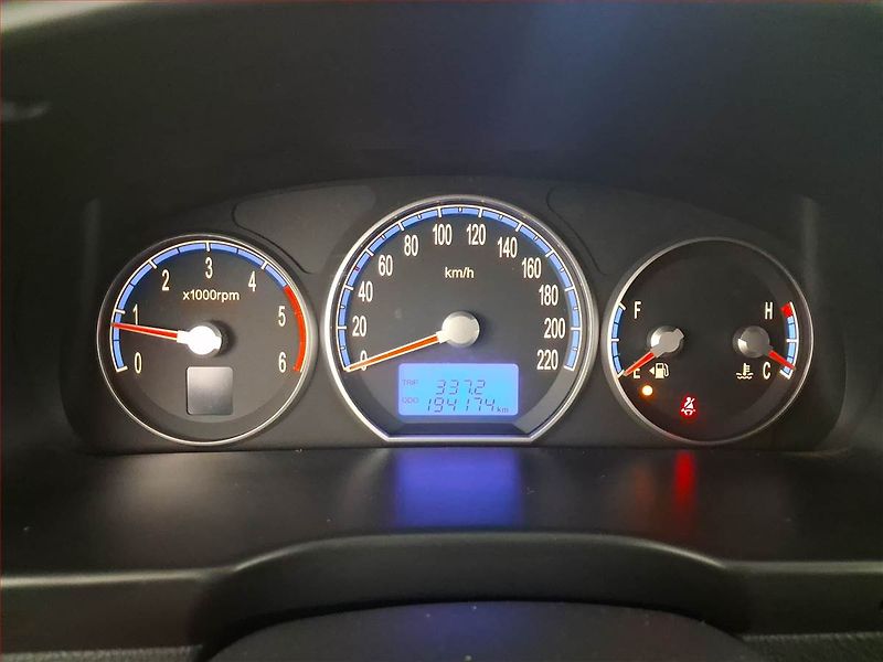 Hyundai Santa Fe (2006) 2.2 CRDi, 4X4, Park. senzory - fotka 11 z 15