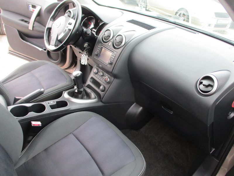 Nissan Qashqai (2013) 1,6i - fotka 5 z 11