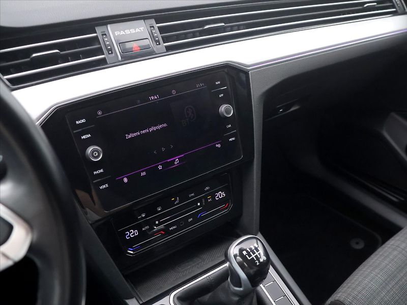 Volkswagen Passat 1,5 TSI 110kW Business - fotka 20 z 34