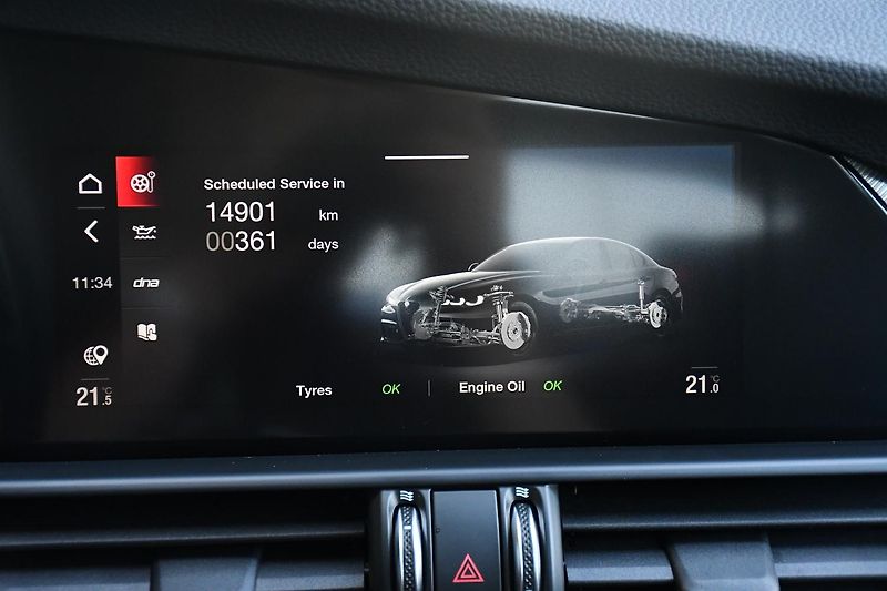 Alfa Romeo Giulia 2,0 VELOCE 16V 206kW AT8-Q4 - fotka 44 z 54