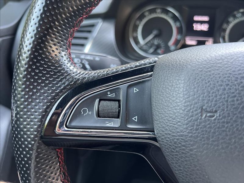 Škoda Fabia 1,0 MPi MONTE CARLO BC LED AC - fotka 22 z 35