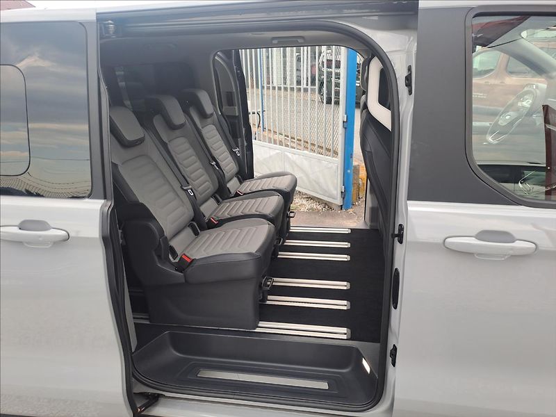 Ford Tourneo Custom 2,0 EcoBlueTitanium X L2 AWD - fotka 8 z 29