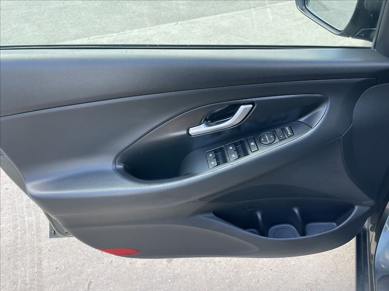 Hyundai i30 1,0 T-GDI DCT Family Comfort - fotka 14 z 22