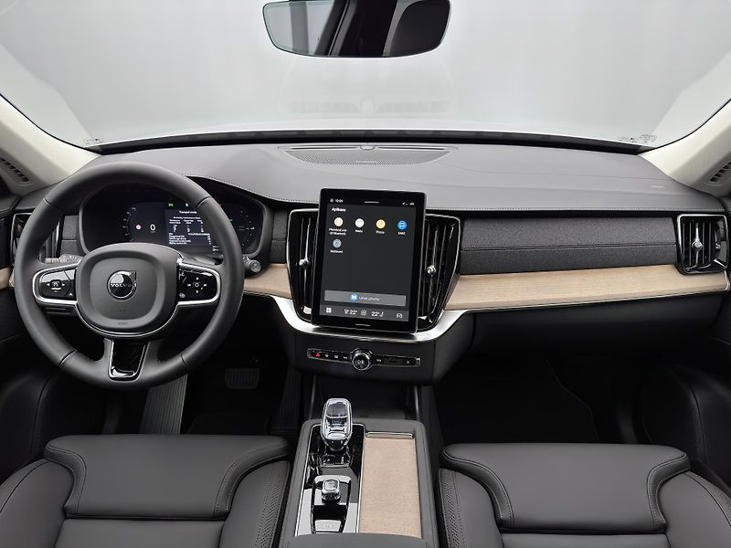 Volvo XC90 (2026) T8 AWD Plug-in DARK PLUS 7m - fotka 2 z 26