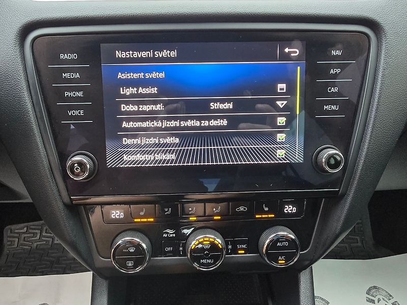 Škoda Octavia 2.0TSi 140kW DSG L&K 4x4 KŮŽE - fotka 23 z 38