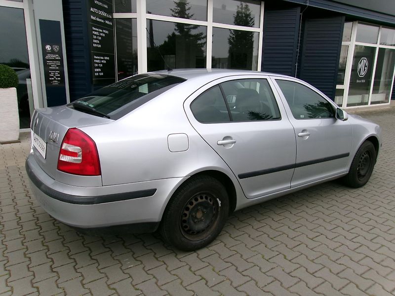 Škoda Octavia (2008) 1.6i - fotka 6 z 15