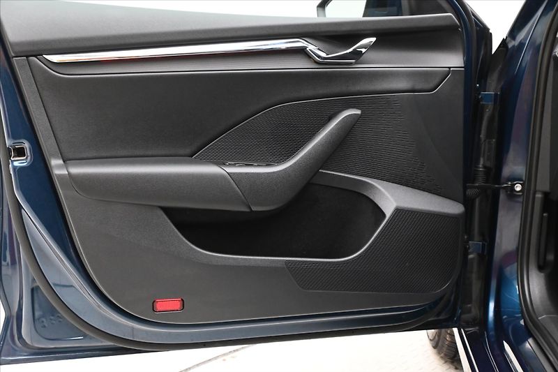 Škoda Octavia 2,0 TDI 110 kW DSG STYLE Záruk - fotka 25 z 32