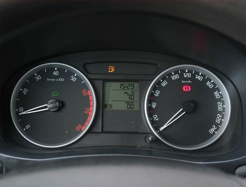 Škoda Roomster (2007) 1.4 16V, po STK, jezdí dobře - fotka 11 z 15