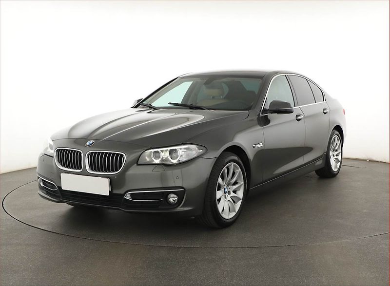 BMW Řada 5 (2014) 520i, Automat, Kůže, Navi - fotka 2 z 20