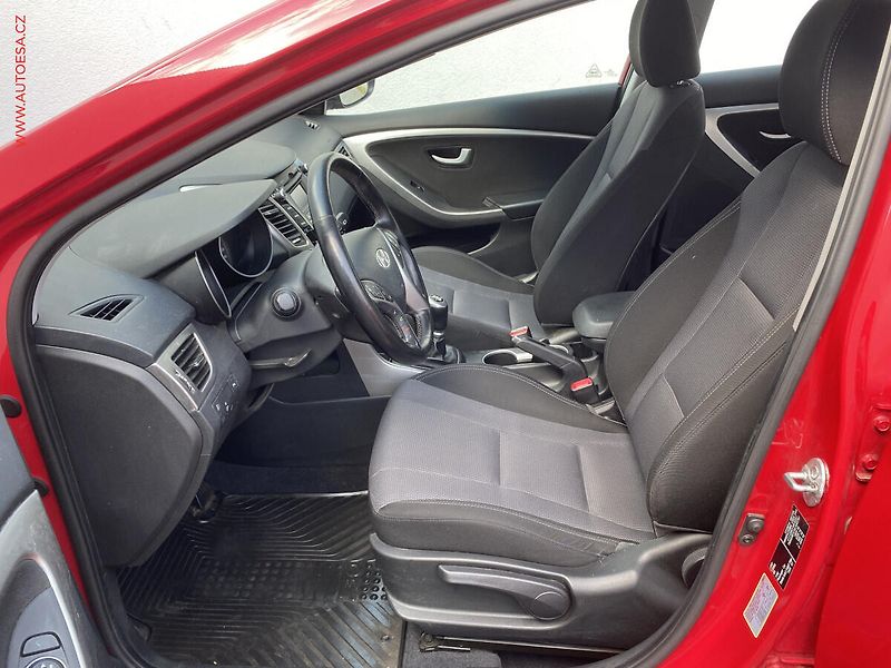 Hyundai i30 (2014) 1.6 GDi, ČR, autoAC - fotka 9 z 16