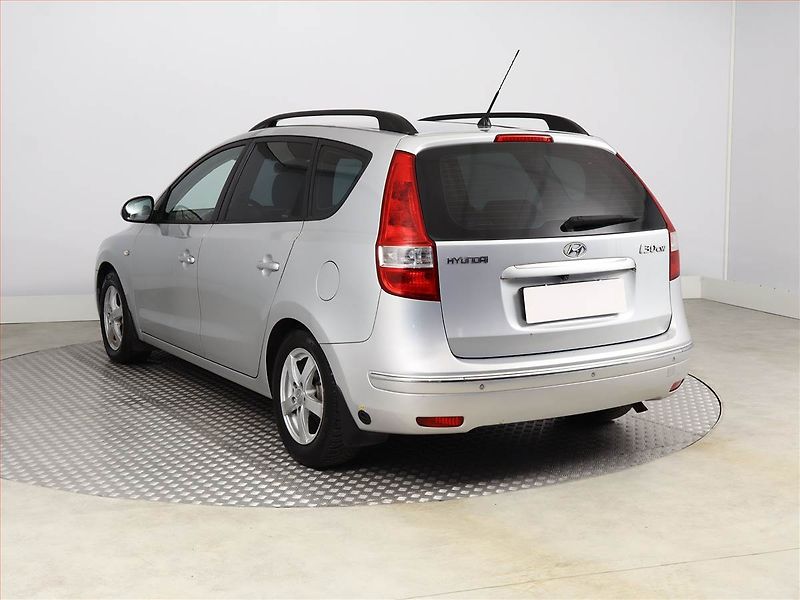 Hyundai i30 (2009) 1.6 CVVT, LPG, oblíbený vůz - fotka 4 z 13